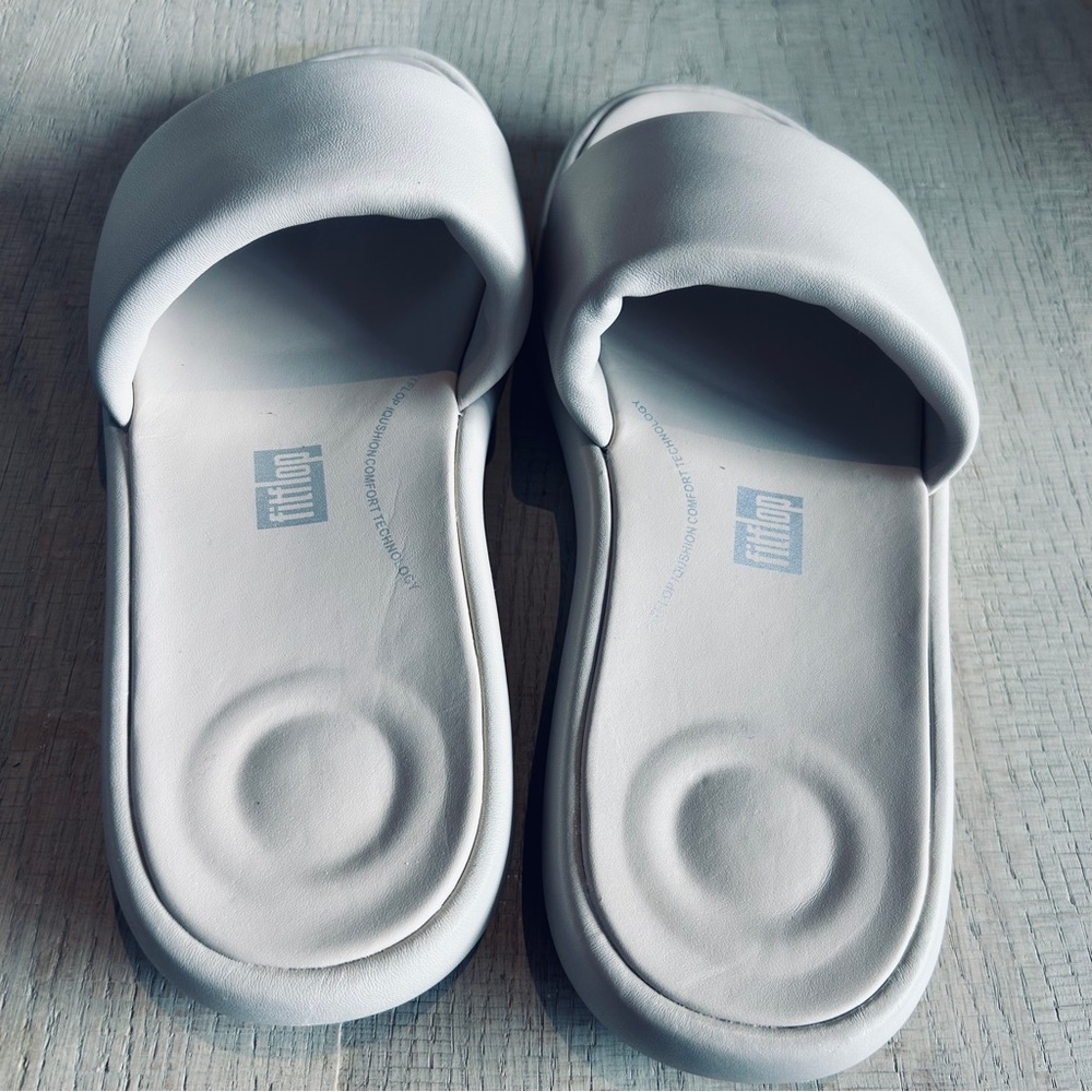 Fitflop Pale Taupe Slide Sandals Size 8.5 - Picture 9 of 9